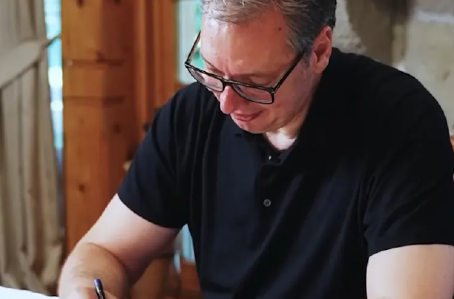 Vučić objavio novi video sa robotima: "Dobro došli u Beograd, da zajedno gradimo budućnost" VIDEO