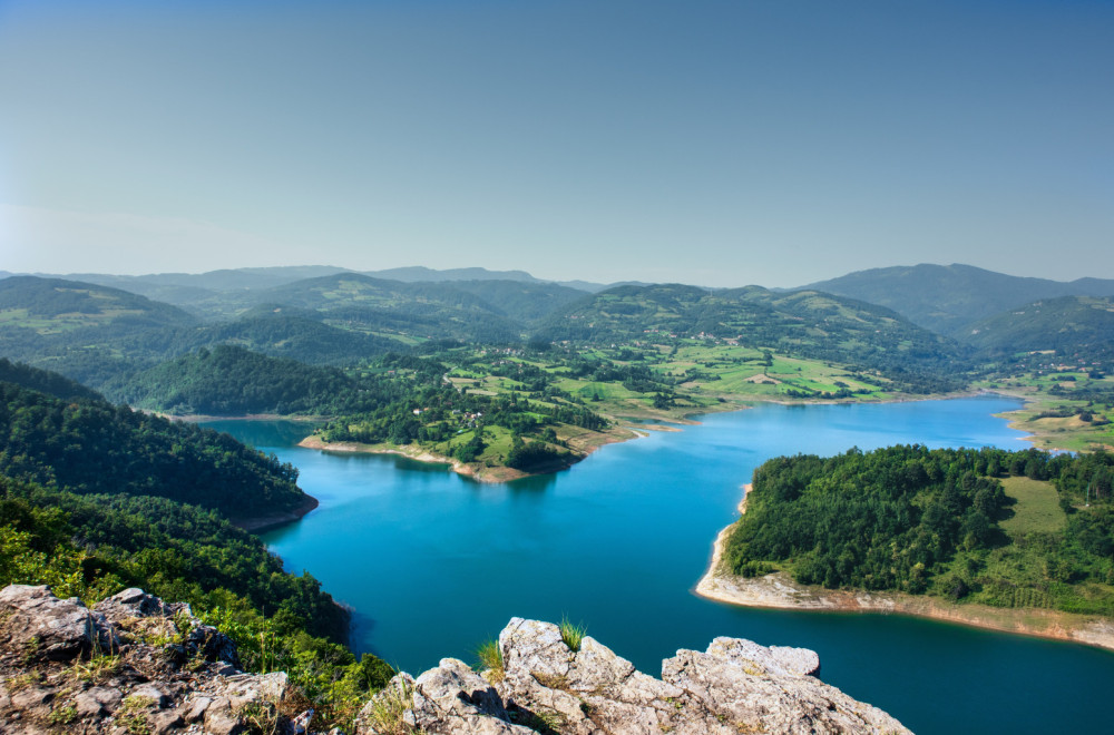 Skriveni biser Srbije koji osvaja sve više turista: Ovo jezero je savršen letnji izbor FOTO