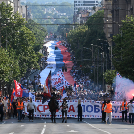 MUP objavio brojke: Više od 200.000 ljudi na veličanstvenom skupu "Srbija jedna porodica"