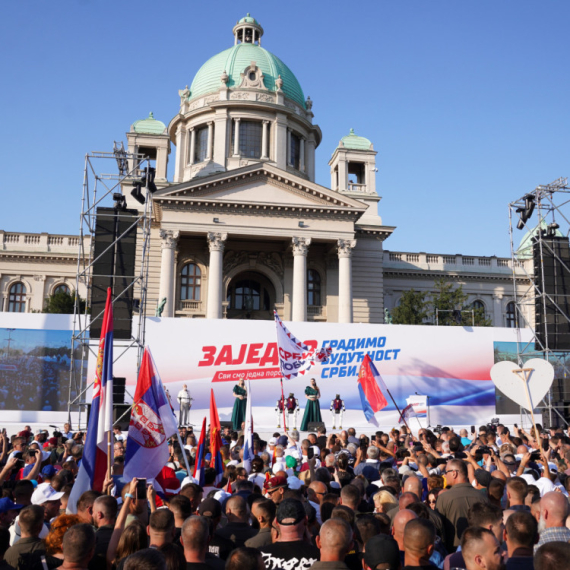 Snažne poruke Vučića građanima: "Ljudi su nam najvažniji"; "Vi ste sačuvali Srbiju u odsudnom trenutku"