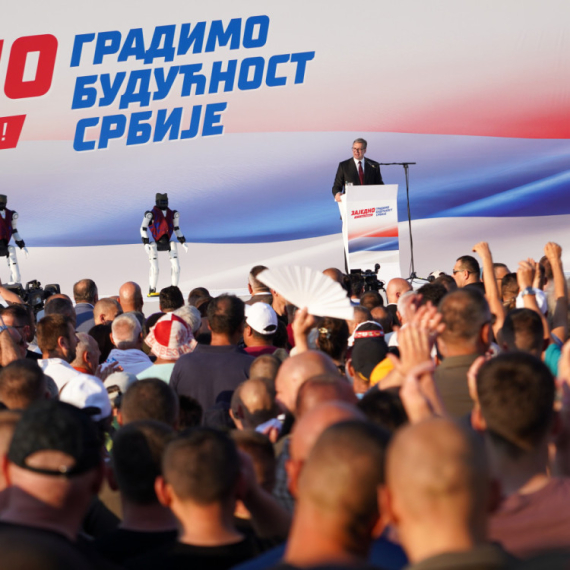 Istorijski skup u Beogradu: Čuo se glas naroda; Snažne Vučićeve poruke građanima; "On je sluga svom narodu"