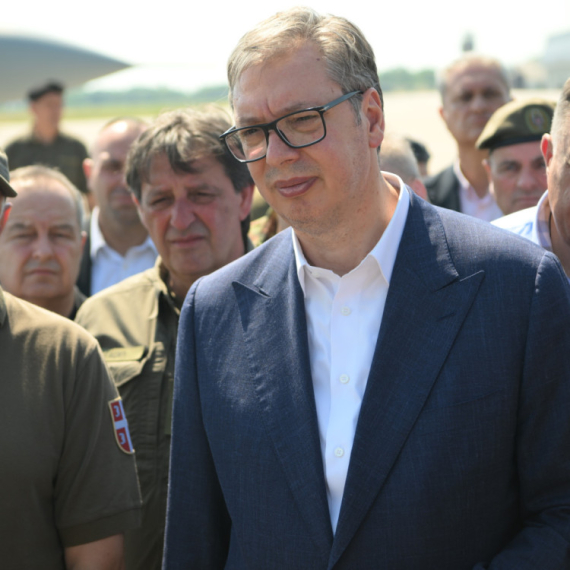 Vučić: "Na skupu 'Srbija jedna porodica' u kutije ubačeno 60.000 listića"