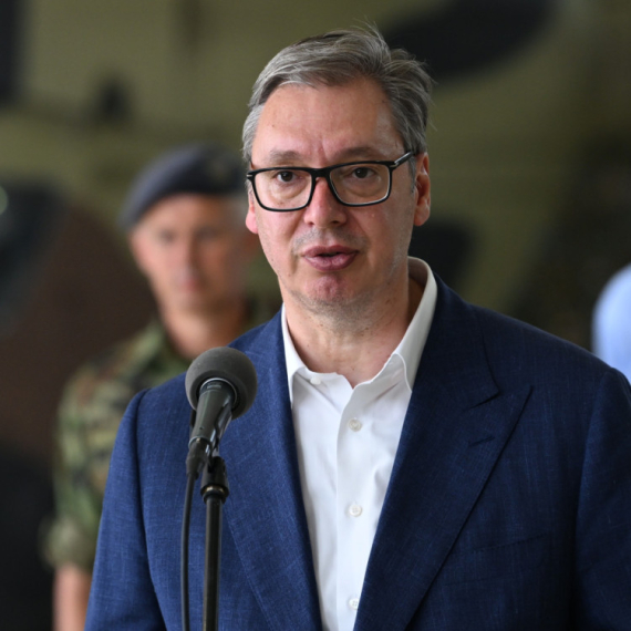 Vučić: "Srbija mora ubrzano da se razvija"; "Od avgusta fabrika za proizvodnju robota"