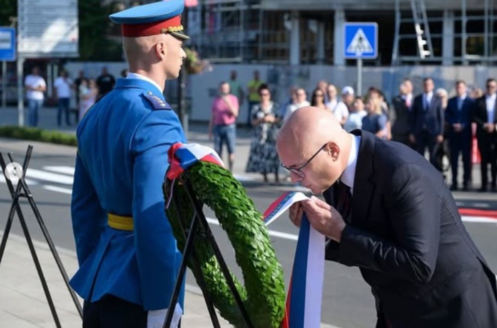 Vučević u Kruševcu: "Vidovdan je zavet, sećanje i opomena"; Počasna paljba sa brda Bagdala FOTO