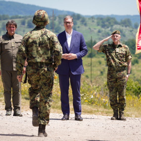 Vučić: "Naši piloti se već obučavaju za 'Rafale', stižu i novi vazduhoplovi"