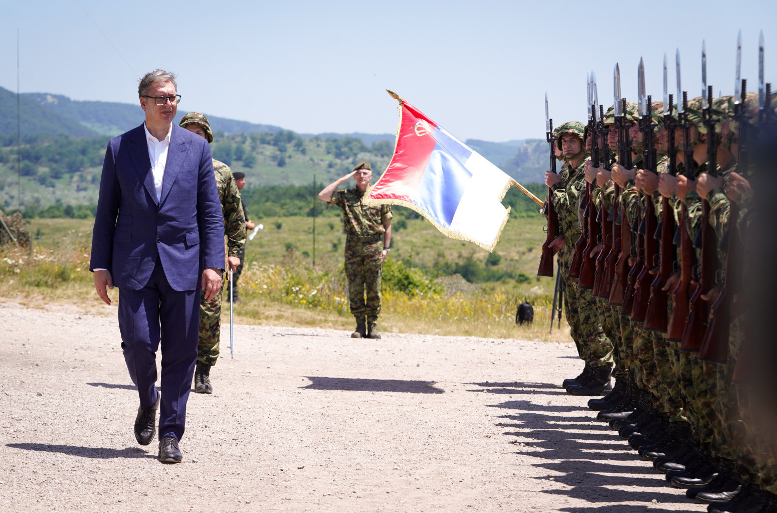 "Grmelo" na Pasuljanskim livadama; Vučić: Vojska Srbije će biti sve jača; Prikazano moderno naoružanje