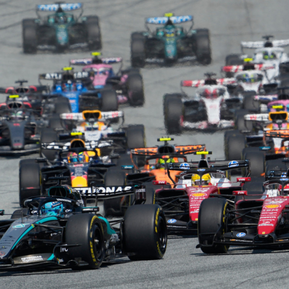 Buran start trke – Hamilton i Maks prate lidera