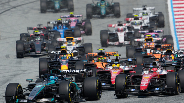 Buran start trke – Hamilton i Maks prate lidera