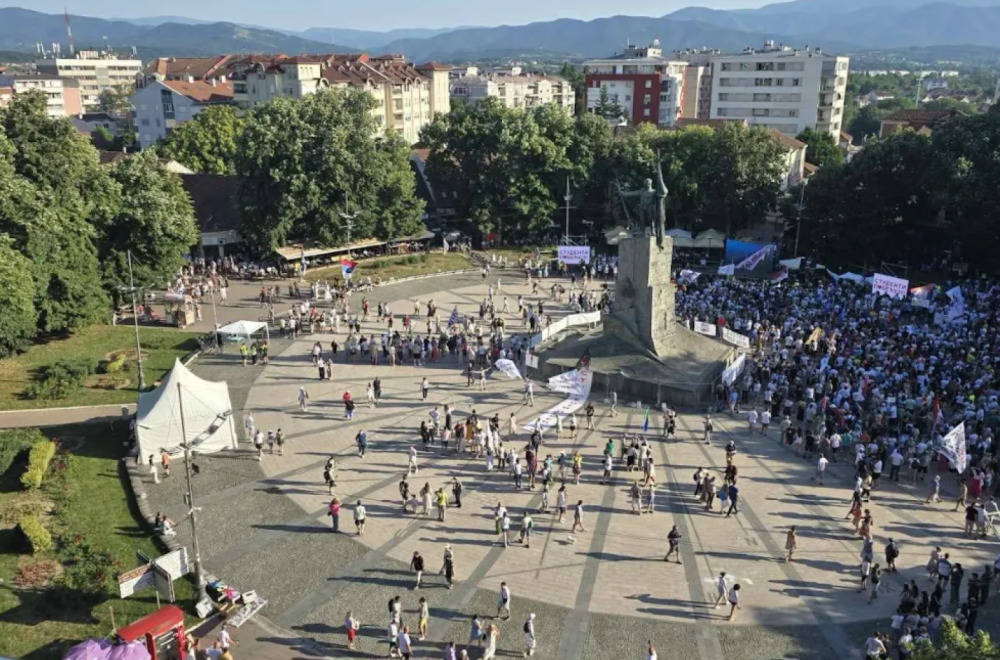 Brnabić: "Sve se vidi na Vidovdan"; "Blokaderski skup u Kraljevu beleži istorijske brojeve - 1.400" FOTO/VIDEO