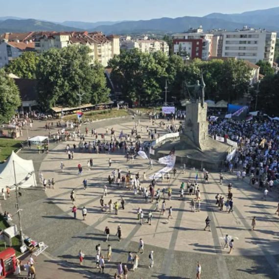 Brnabić: "Sve se vidi na Vidovdan"; "Blokaderski skup u Kraljevu beleži istorijske brojeve - 1.400" FOTO/VIDEO
