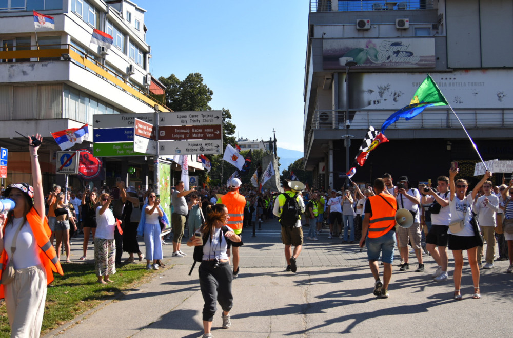 Skandal na skupu u Kraljevu: Blokaderi negiraju državu Srbiju VIDEO