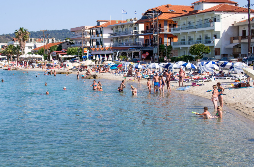 Srbi ponovo izazvali buru u Grčkoj? Snimak sa plaže zapalio mreže VIDEO