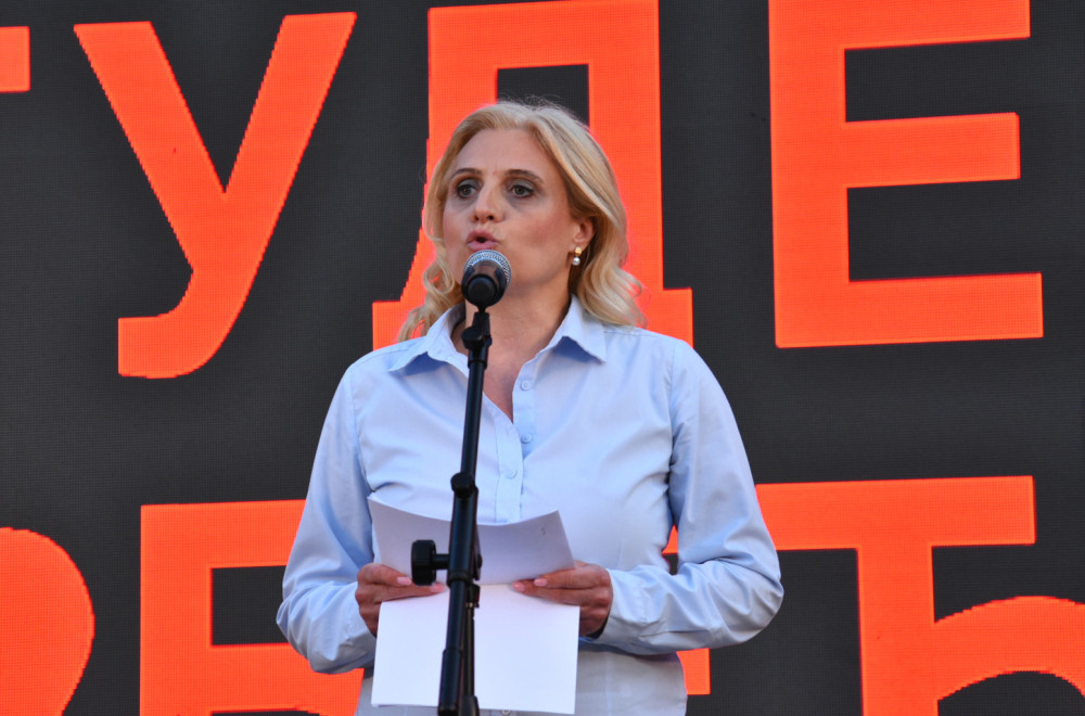 Blokaderi ratuju zbog bivše Nestorovićeve poslanice: "Željna pažnje i reflektora"