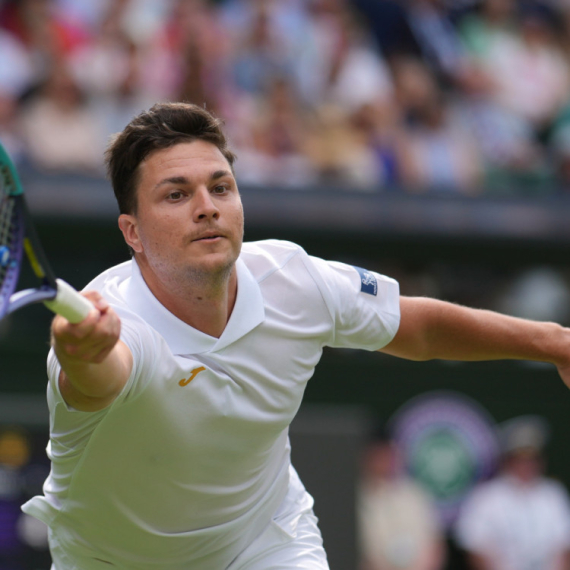 Kakav tenis Kecmanovića – ništa od tri brejk šanse za Sinera!