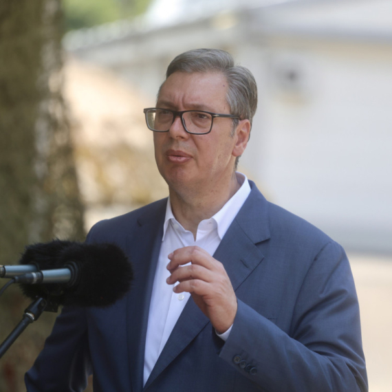 Vučić nakon pokazne vežbe Žandarmerije: "Želimo vam da rastete što brže, a mi ćemo da se pobrinemo za opremu"