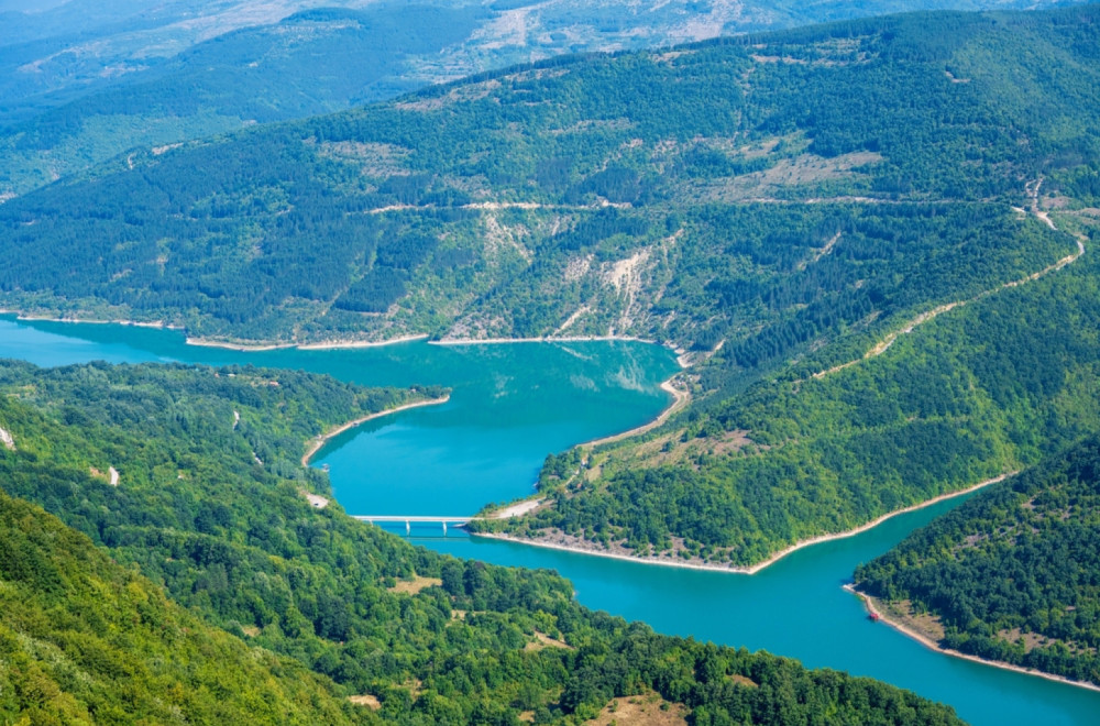 Zavojsko jezero kod Pirota: Oaza mira koja krije potopljena sela i tragičnu istoriju VIDEO