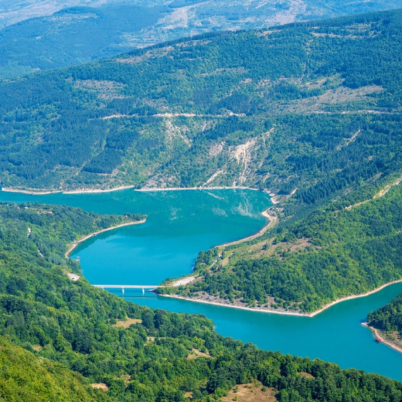 Zavojsko jezero kod Pirota: Oaza mira koja krije potopljena sela i tragičnu istoriju VIDEO