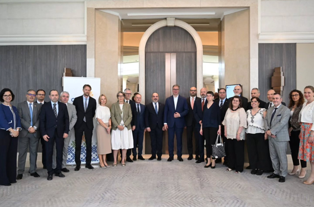 Vučić sa ambasadorima država EU o politici proširenja i evropskom putu Srbije: Odličan razgovor FOTO