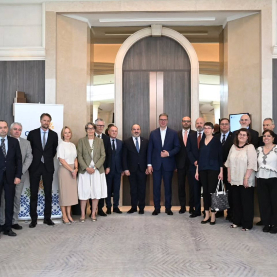 Vučić sa ambasadorima država EU o politici proširenja i evropskom putu Srbije: "Odličan razgovor" FOTO