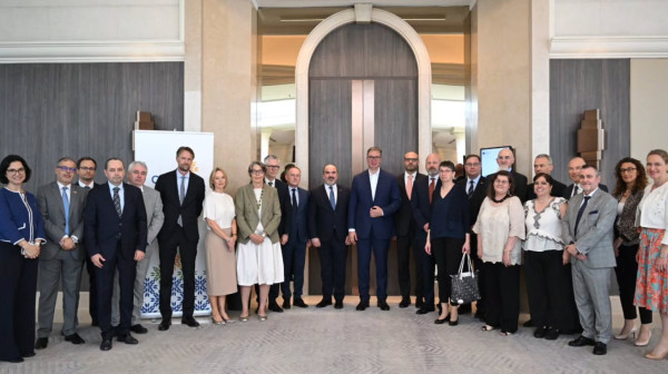 Vučić sa ambasadorima država EU o politici proširenja i evropskom putu Srbije: "Odličan razgovor" FOTO