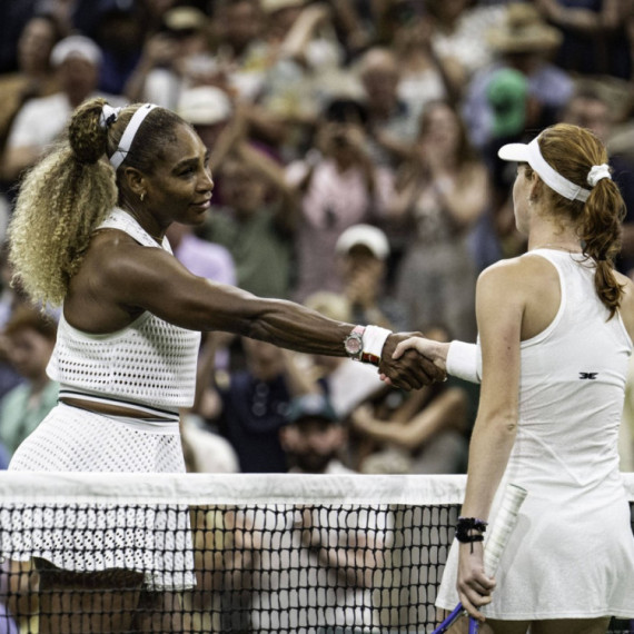 Serena na udaru posle poraza na Vimbldonu: Fanovi je žestoko kritikovali zbog jednog poteza VIDEO
