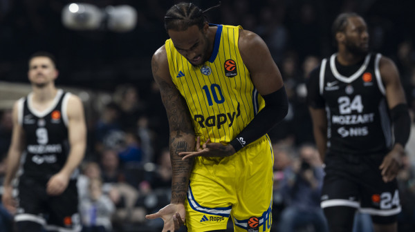 Prestao da se javlja Partizanu, pa potpisao ugovor sa Makabijem