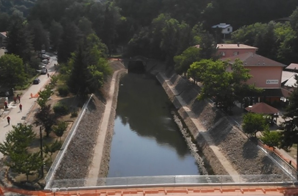 Mladalačka zabava završila teškom nezgodom: Mladića u Ovčar Banji udario voz, ovo su detalji