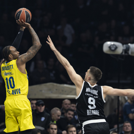 Prestao da se javlja Partizanu, pa potpisao ugovor sa Makabijem