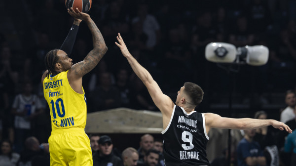 Prestao da se javlja Partizanu, pa potpisao ugovor sa Makabijem