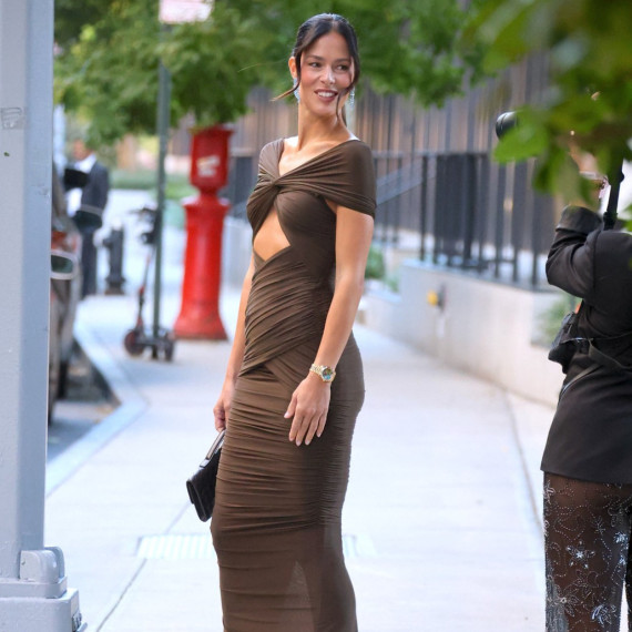Ana Ivanović usijala mreže "vimbldonskim izdanjem": Kad nije u bikiniju, onda je u haljini VIDEO
