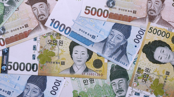 Južna Koreja zabrinuta zbog pada vona: "Sarađujemo sa Japanom"