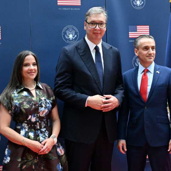 Vučić na prijemu u ambasadi SAD; "Istorijska godina za američko-srpske odnose"  FOTO