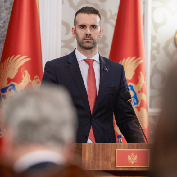 Žestok udar na Srbiju; Spajić proteruje Srbe, a onda izdaje skandalozna saopštenja; Knežević odgovorio