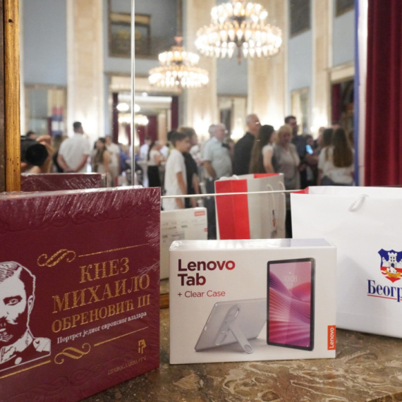 Najboljima laptopovi tableti: Uručene nagrade učenicima generacije