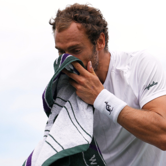 Kao da je Federer – brutalni Rus razbio Fonseku, čeka se Đoković!