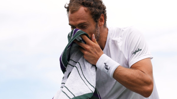 Kao da je Federer – brutalni Rus razbio Fonseku, čeka se Đoković!
