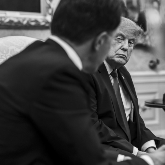 "SAD su efikasno na putu izlaska iz NATO-a"