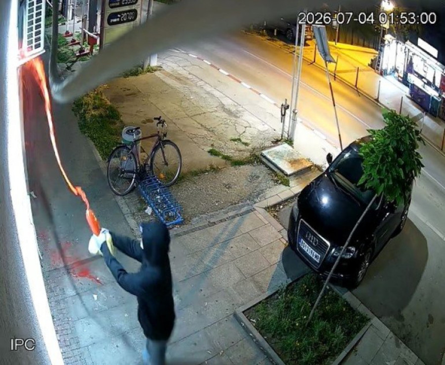 Blokaderi demolirali prostorije SNS u Dobanovcima: Nemaju šta da ponude osim mržnje i nasilja FOTO/VIDEO