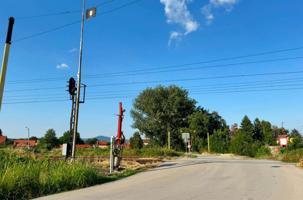 Čačani, veliki oprez na ovom pružnom prelazu FOTO