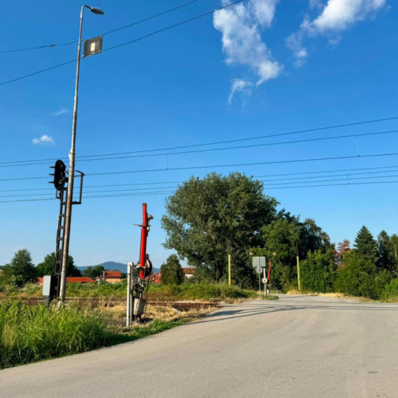 Čačani, veliki oprez na ovom pružnom prelazu FOTO