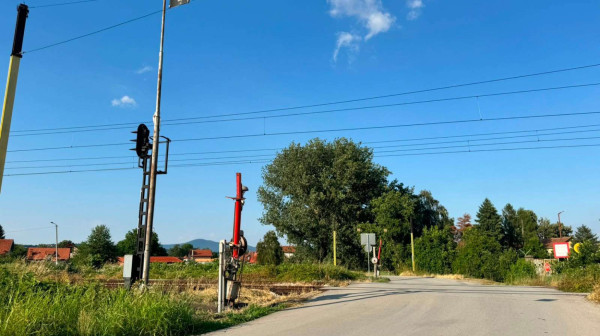 Čačani, veliki oprez na ovom pružnom prelazu FOTO