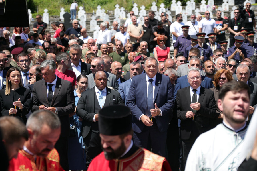 Dodik u Bratuncu o stradanju Srba: Stradali samo zato što su hrišćani, i to su bili do zadnjeg daha FOTO