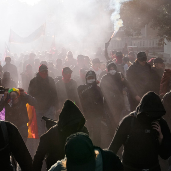 Krvavi protesti u Nemačkoj: Pretučeni novinari, povređeni i policajci FOTO/VIDEO
