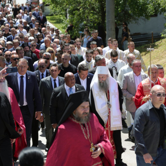 Trampov savetnik u Bratuncu: "Nevine srpske žrtve ne smeju da budu zaboravljene"