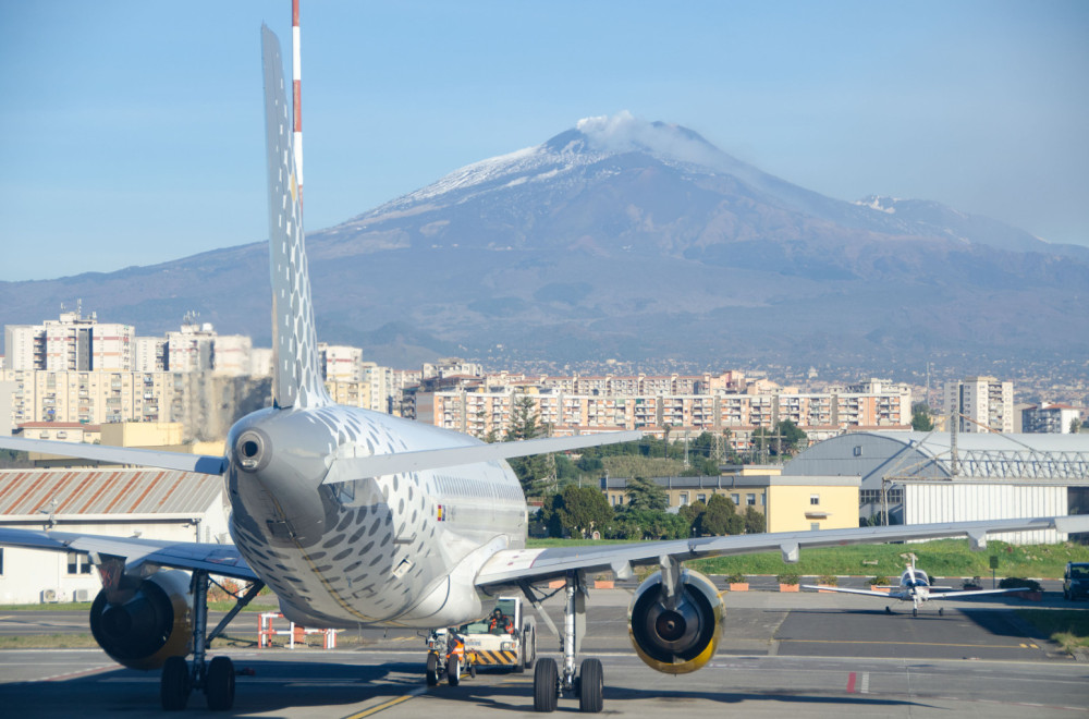 Kolaps na aerodromu u Kataniji: Obustavljeni letovi zbog erupcije Etne