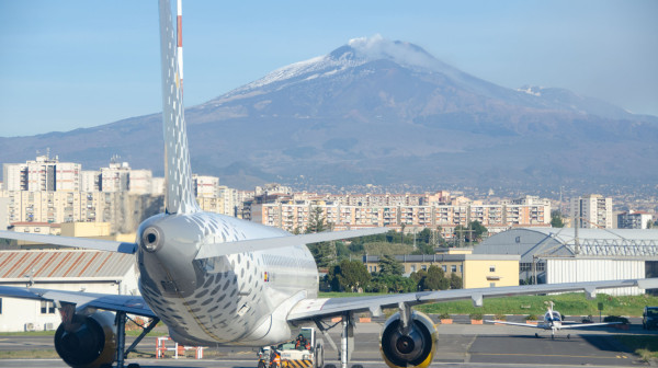 Kolaps na aerodromu u Kataniji: Obustavljeni letovi zbog erupcije Etne