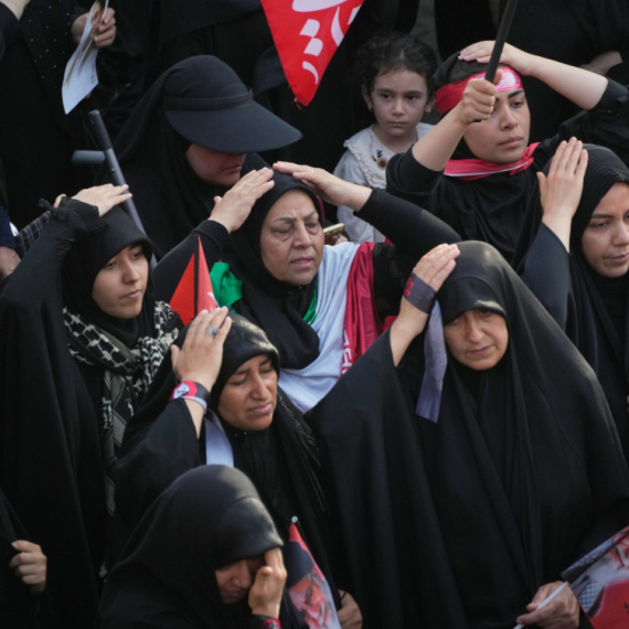 Posmrtni ostaci Hamneija prebačeni u Kom; Iran obećava odmazdu; "Želimo Trampovu glavu" FOTO/VIDEO