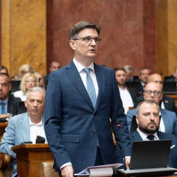 Jovanov opoziciji: "Rugali ste se svakoj pomoći za građane"; "Narod Srbije nije na prodaju" VIDEO