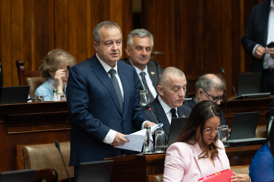 Završena sednica Skupštine, nastavak u utorak; Zakon o roditelju negovatelju istorijski iskorak FOTO/VIDEO