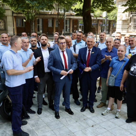 Poništava se konkurs sa "Strelom", stižu novi trolejbusi i autobusi: Završen sastanak Vučića i GSP-a